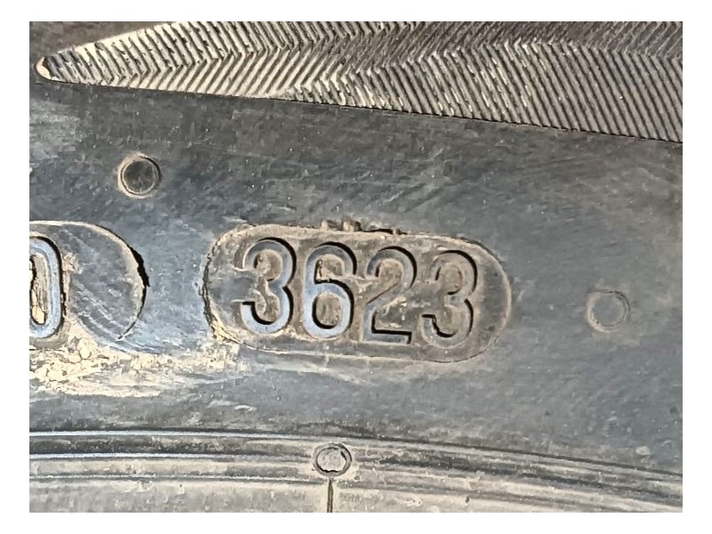 Recambio de neumatico para » otros... modelos referencia OEM IAM 215/50 R18 96V 2 CONTINENTAL