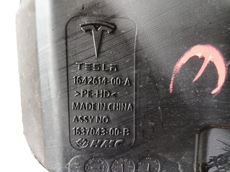 Recambio de deposito limpia para tesla model 3 (5yj3) ev awd referencia OEM IAM   