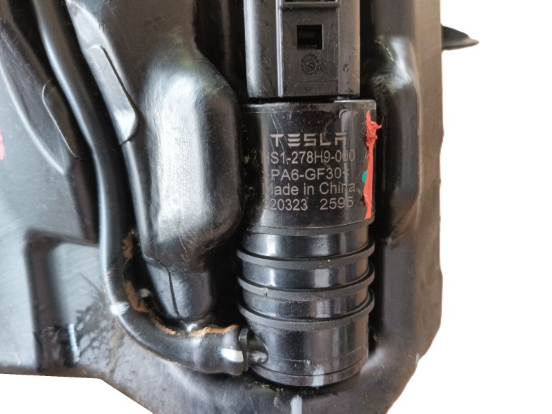 Recambio de deposito limpia para tesla model 3 (5yj3) ev awd referencia OEM IAM   