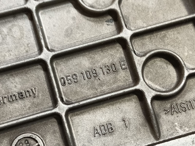 Recambio de tapa distribucion para audi a5 coupe (8t) 2.7 tdi referencia OEM IAM 59103171Q  