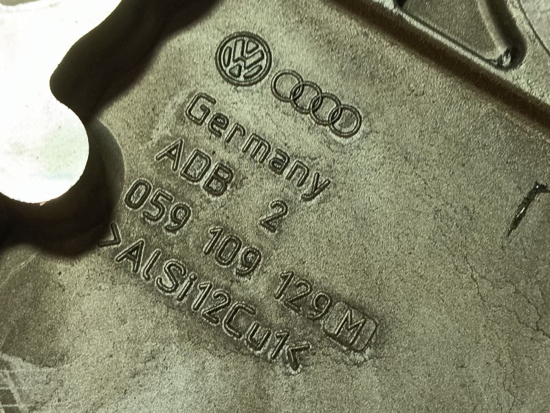 Recambio de tapa distribucion para audi a5 coupe (8t) 2.7 tdi referencia OEM IAM 59103171Q  