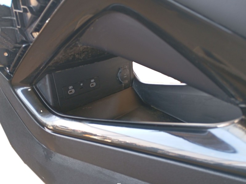 Recambio de apoyabrazos central para byd seal u referencia OEM IAM   