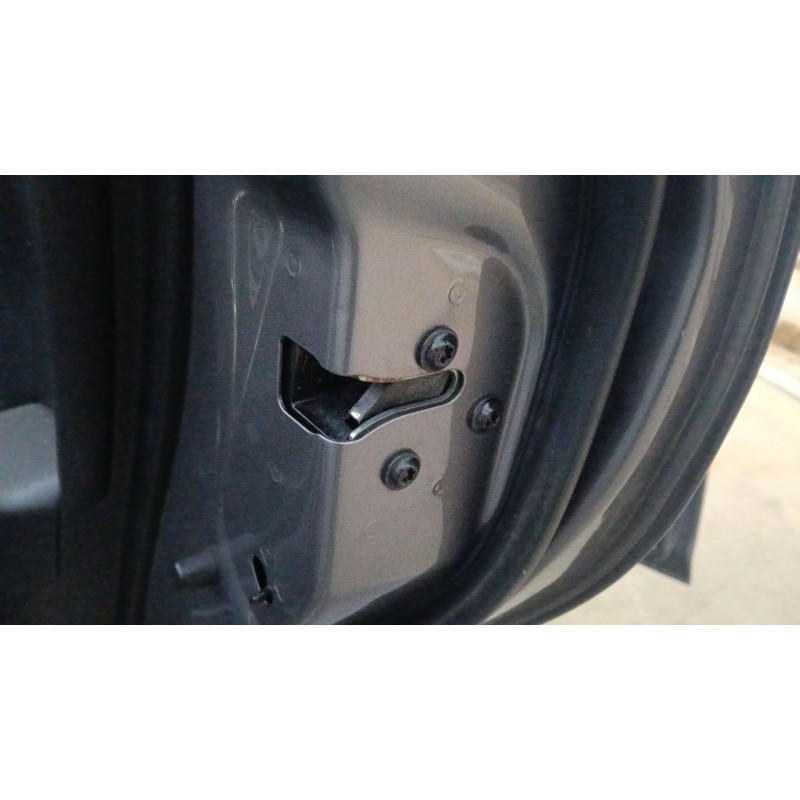 Recambio de cerradura puerta trasera derecha para ssangyong korando (ck) 2.0 e-xdi referencia OEM IAM 7132034002  
