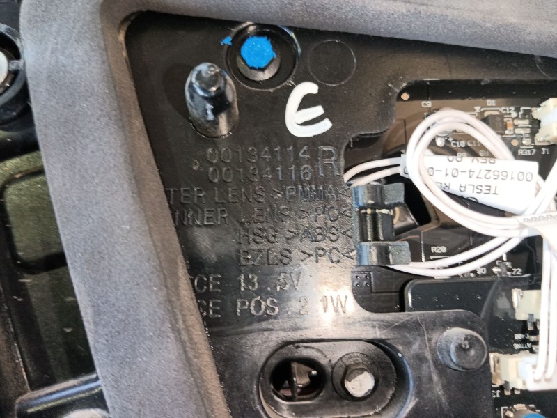 Recambio de piloto trasero derecho interior para tesla model s (5yjs) referencia OEM IAM   