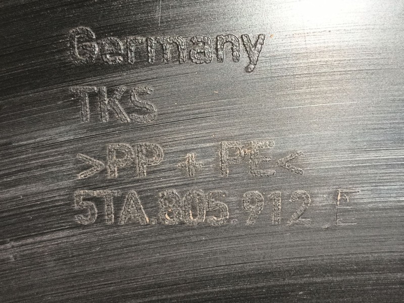 Recambio de paso de rueda delantero derecho para volkswagen touran (5t1) 2.0 tdi referencia OEM IAM 5TA805912E  