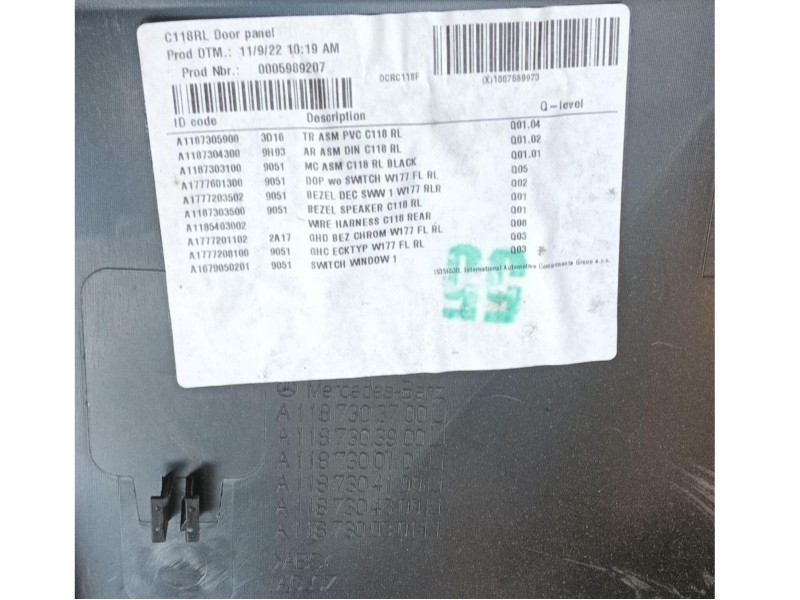 Recambio de guarnecido puerta trasera izquierda para mercedes-benz cla (c118) cla 180 (118.384) referencia OEM IAM  0005989207 