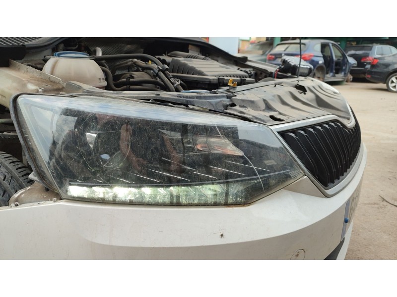 Recambio de faro derecho para skoda fabia iii (nj3) 1.2 tsi referencia OEM IAM   