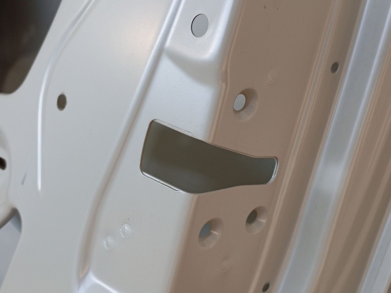 Recambio de puerta delantera derecha para suzuki alto amf 310 referencia OEM IAM 68001M68K10-000  