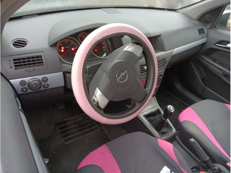 opel astra h (a04) del año 2004