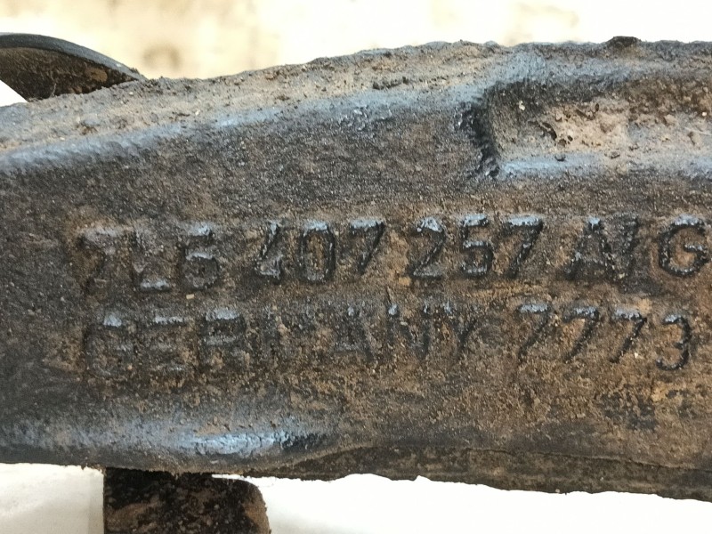 Recambio de mangueta delantera izquierda para volkswagen touareg (7la, 7l6, 7l7) 2.5 r5 tdi referencia OEM IAM 7L6407257A  