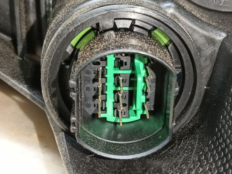 Recambio de faro izquierdo para kia cee´d (jd) 1.6 gt referencia OEM IAM 92101A2110 A292101330 