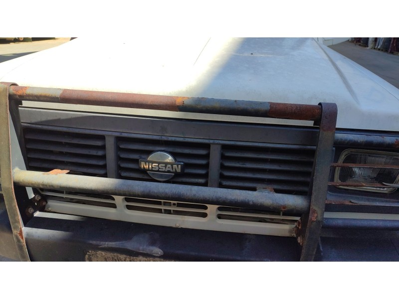 Recambio de rejilla delantera para nissan patrol iii/2 hardtop (k260) 2.8 d referencia OEM IAM   