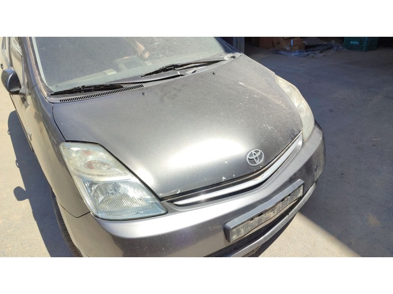 toyota prius liftback (_w2_) del año 2015