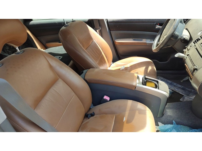 toyota prius liftback (_w2_) del año 2015