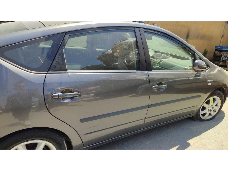 toyota prius liftback (_w2_) del año 2015