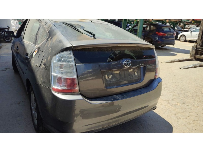 toyota prius liftback (_w2_) del año 2015