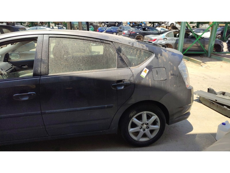 toyota prius liftback (_w2_) del año 2015