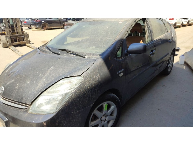 toyota prius liftback (_w2_) del año 2015