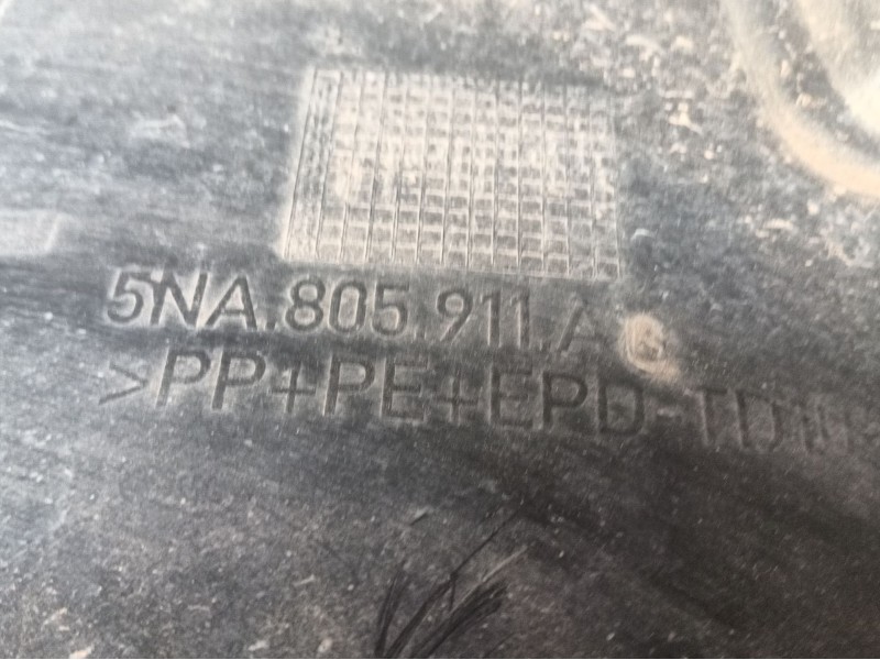 Recambio de paso de rueda delantero izquierdo para seat tarraco (kn2) 2.0 tdi referencia OEM IAM  5NA805911A 