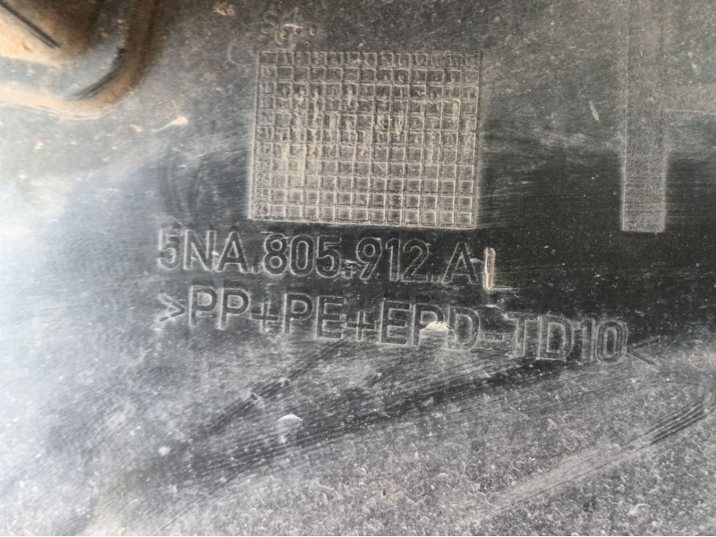 Recambio de paso de rueda delantero derecho para seat tarraco (kn2) 2.0 tdi referencia OEM IAM  5NA805912AL 