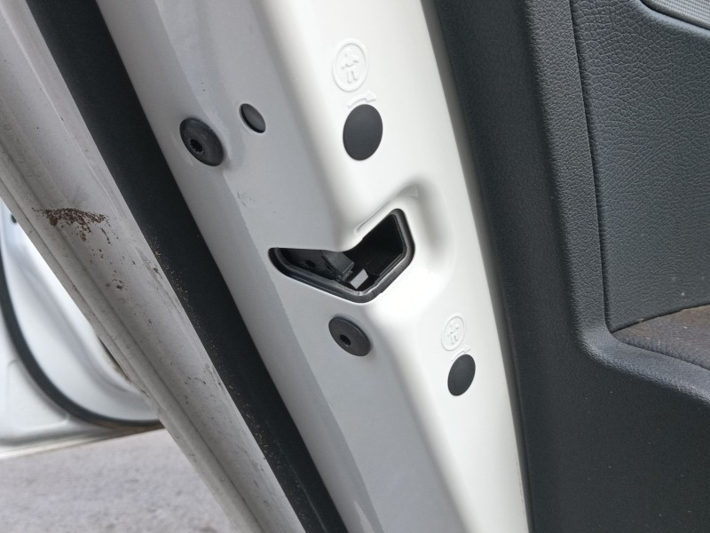 Recambio de cerradura puerta trasera izquierda para skoda octavia iv (nx3, nn3, pv3) 2.0 tdi referencia OEM IAM   
