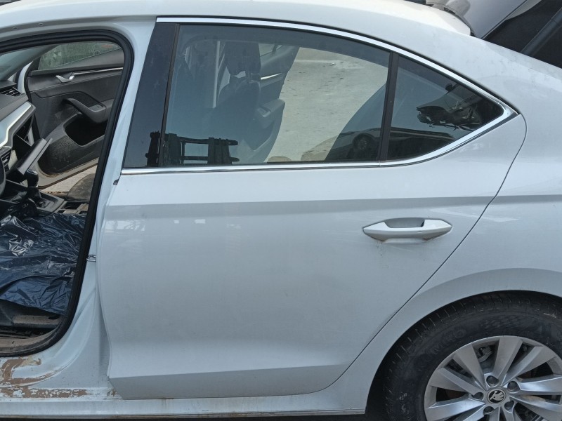 Recambio de puerta trasera izquierda para skoda octavia iv (nx3, nn3, pv3) 2.0 tdi referencia OEM IAM   
