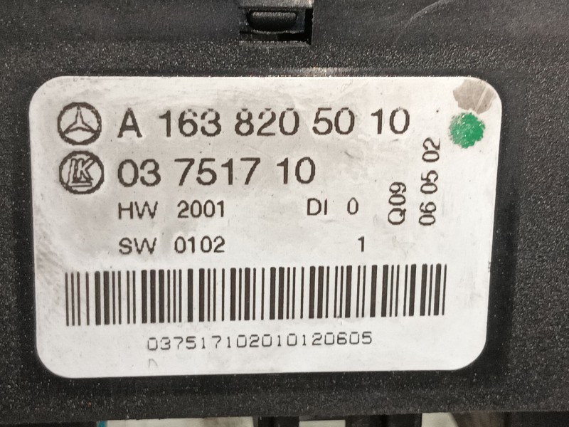 Recambio de consola central para mercedes-benz clase m (w163) ml 270 cdi (163.113) referencia OEM IAM A1638205010 03751710 