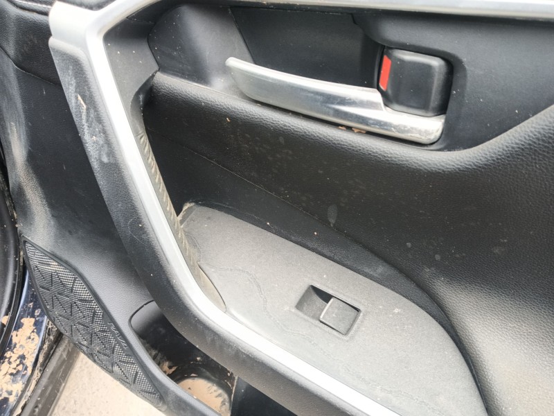 toyota rav 4 v (_a5_, _h5_) del año 2022