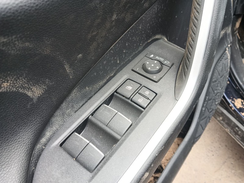 toyota rav 4 v (_a5_, _h5_) del año 2022