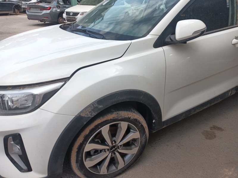 Recambio de aleta delantera izquierda para kia stonic (yb) 1.2 cvvt referencia OEM IAM   