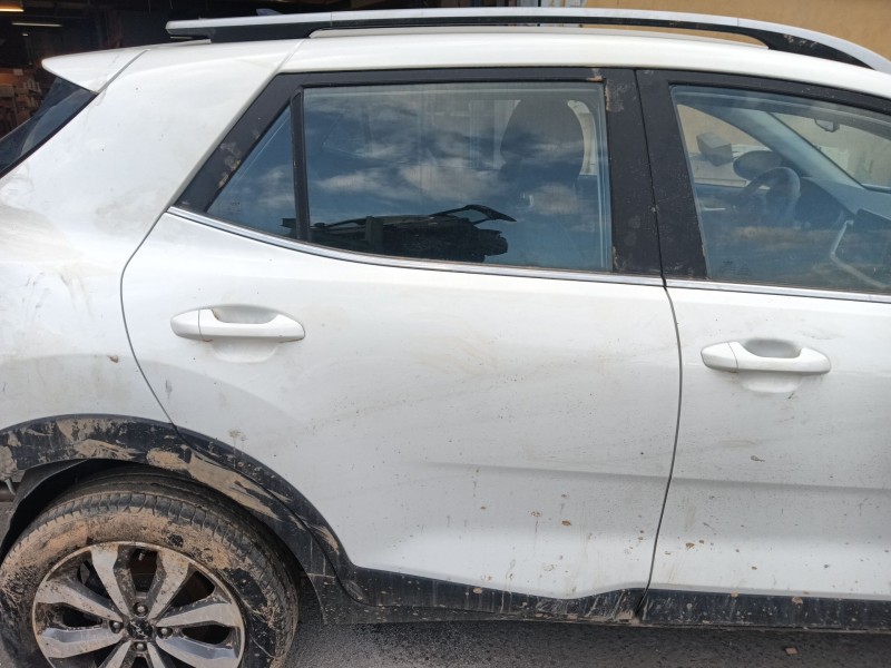 Recambio de puerta trasera derecha para kia stonic (yb) 1.2 cvvt referencia OEM IAM   