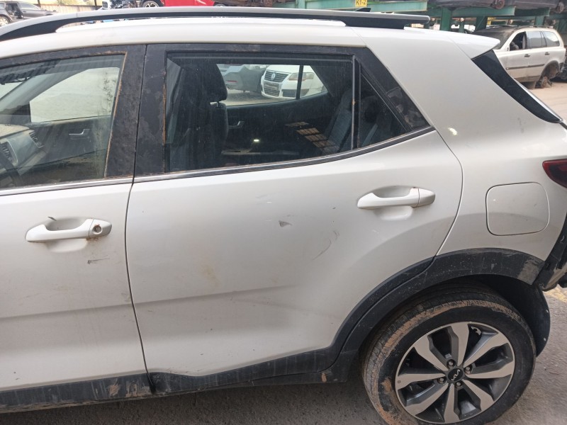 Recambio de puerta trasera izquierda para kia stonic (yb) 1.2 cvvt referencia OEM IAM   