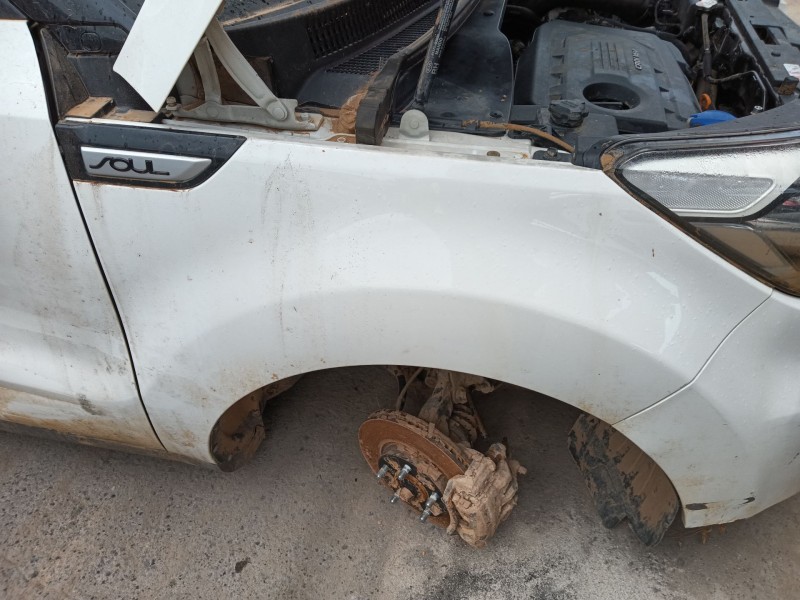 Recambio de aleta delantera derecha para kia soul ii (ps) 1.6 crdi 136 referencia OEM IAM   