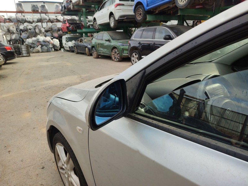 Recambio de retrovisor izquierdo para kia cee´d sw (ed) 2.0 crdi 140 referencia OEM IAM   