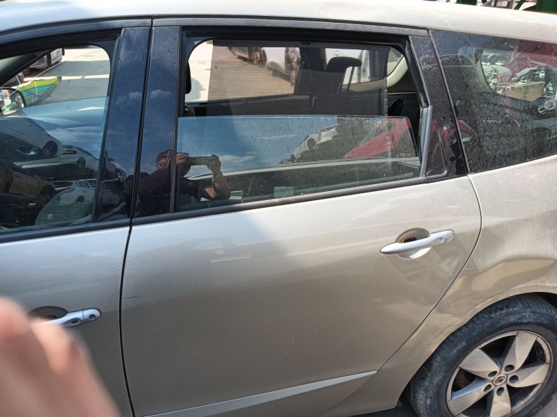 Recambio de puerta trasera izquierda para renault grand scénic iii (jz0/1_) 1.5 dci referencia OEM IAM   