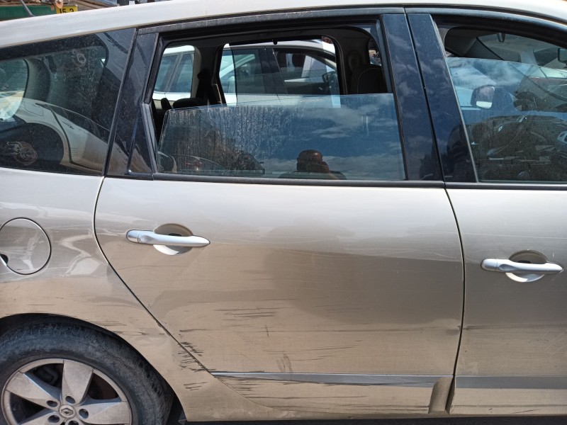 Recambio de puerta trasera derecha para renault grand scénic iii (jz0/1_) 1.5 dci referencia OEM IAM   