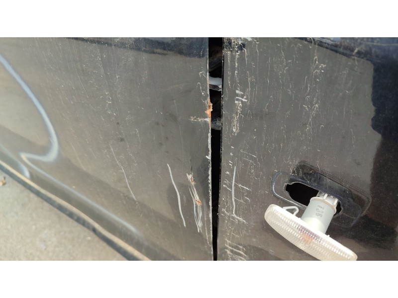 Recambio de puerta delantera derecha para dodge caliber 2.0 crd referencia OEM IAM   