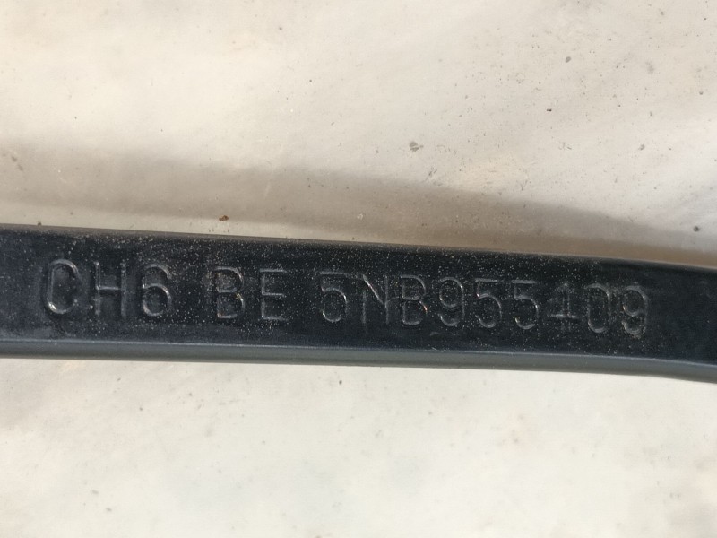 Recambio de brazo limpia delantero izquierdo para seat tarraco (kn2) 2.0 tdi referencia OEM IAM 5NB955409  