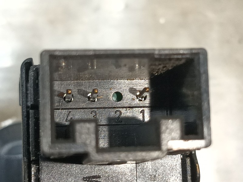 Recambio de mando elevalunas trasero derecho para seat tarraco (kn2) 2.0 tdi referencia OEM IAM   