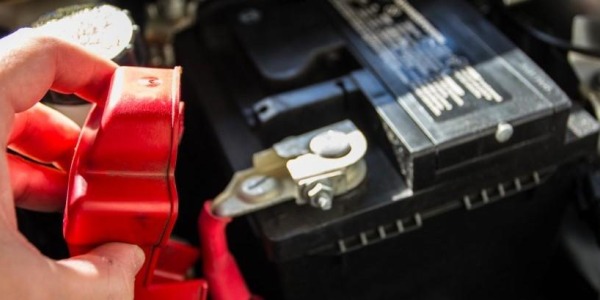 Guía Completa: Cómo Cambiar la Batería del Coche Paso a Paso 